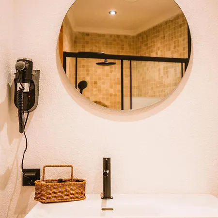 Alchemy Guest house *