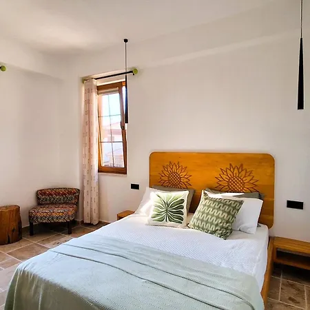 Alchemy Guest house *